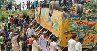 ব্রাহ্মণবাড়িয়ায় বাস খাদে পড়ে নারী-শিশুসহ নিহত ৪